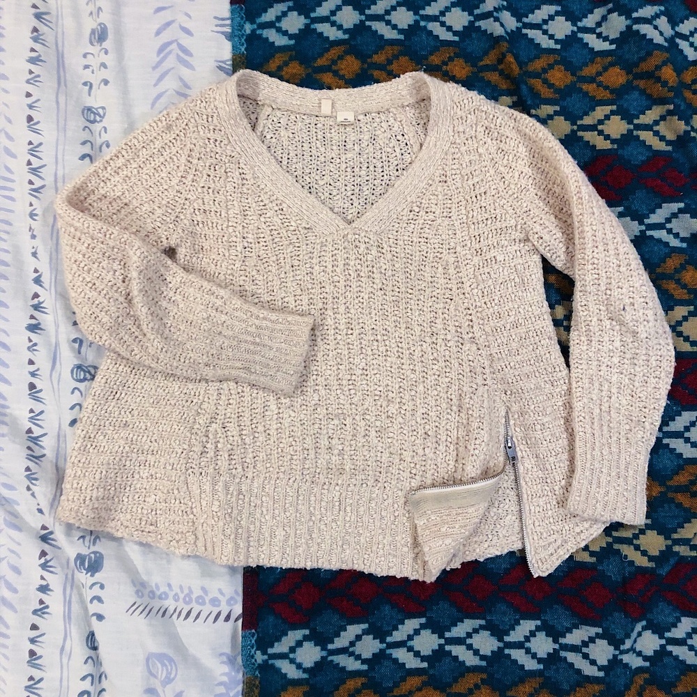 Moth Swingy V-Neck Sweater